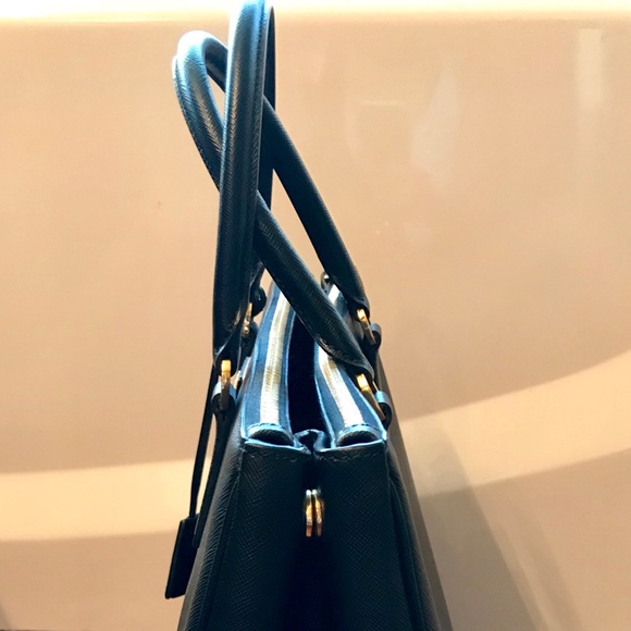 Prada Medium Saffiano Executive Tote Bag - Picture 3 of 8